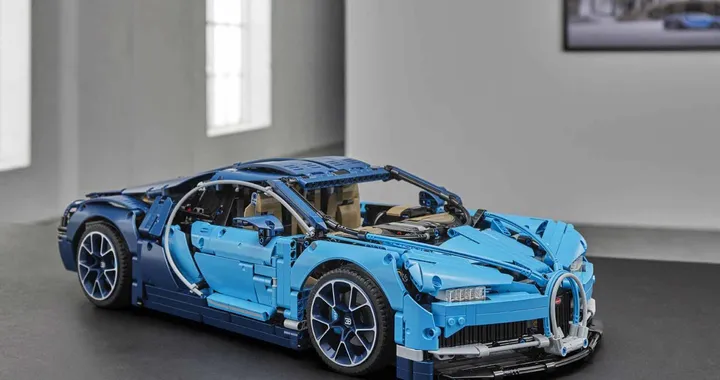 Una Bugatti Chiron realizzata con mattoncini Lego