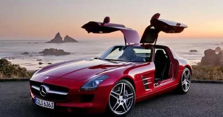 Playboy: la più sexy dell'anno è la Mercedes SLS