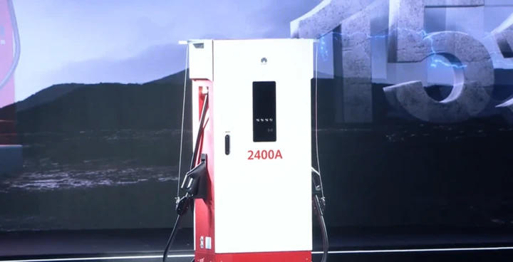 Huawei: svelato il caricatore più potente al mondo con raffreddamento a liquido