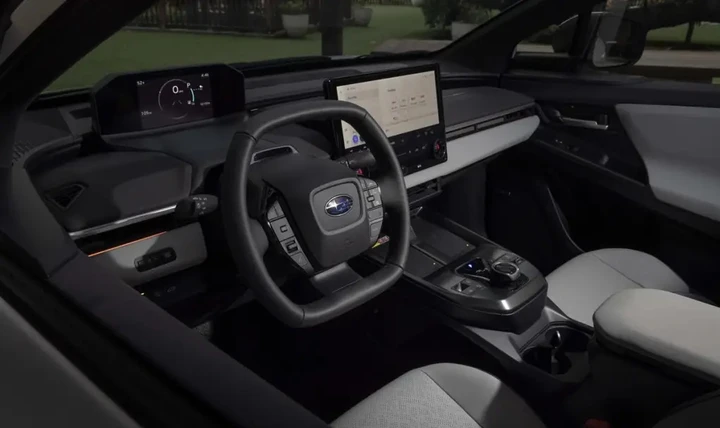 Nuovo Subaru Solterra interni