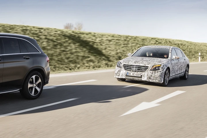 Mercedes Classe S restyling 2017: nuovi sistemi di guida autonoma