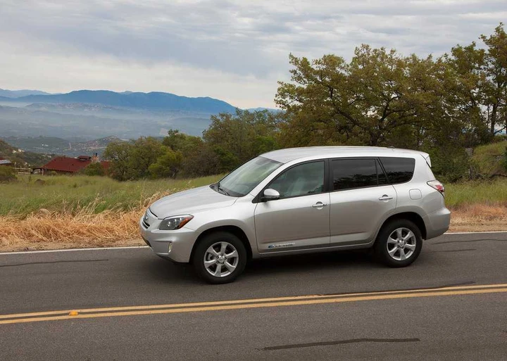 Toyota RAV4 EV, foto ufficiali