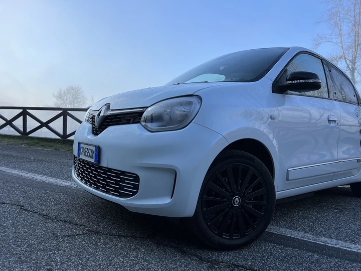 Renault Twingo E-Tech: le immagini