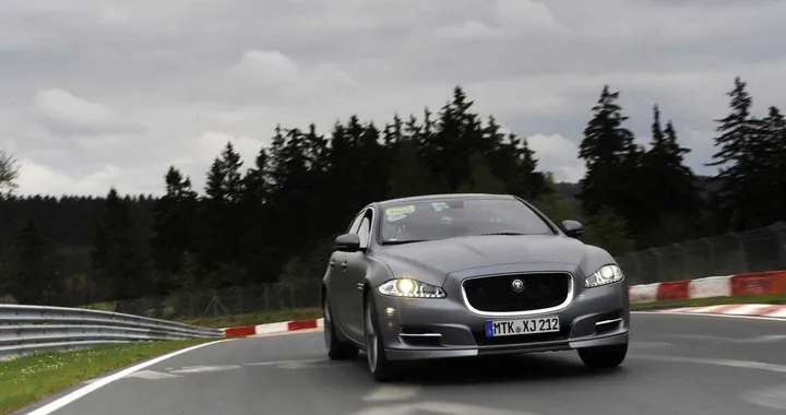 Jaguar XJ: farà servizio taxi al Nurburgring