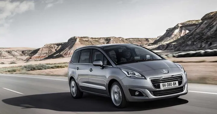 Peugeot 5008 restyling, il monovolume si rinnova