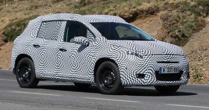 Peugeot 208, spiata la versione crossover