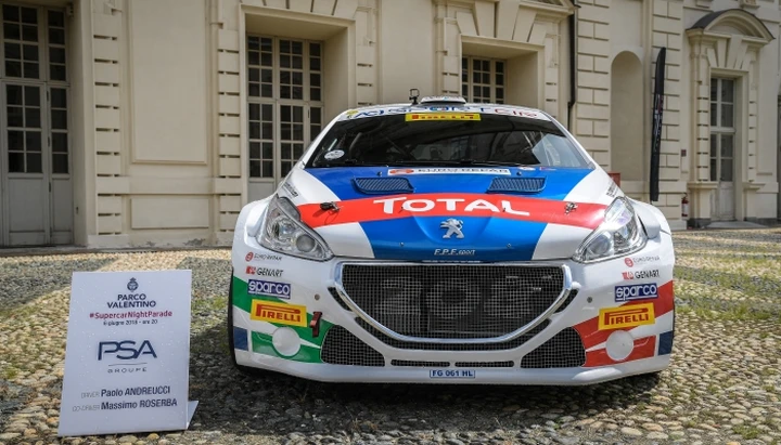 Peugeot: la 208 T16 alla Supercar Night Parade al Parco Valentino