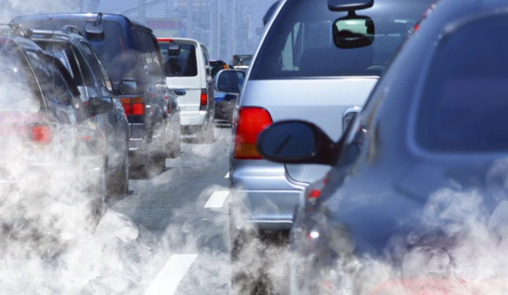 Inquinamento auto: in Italia netto calo delle emissioni nocive di CO2