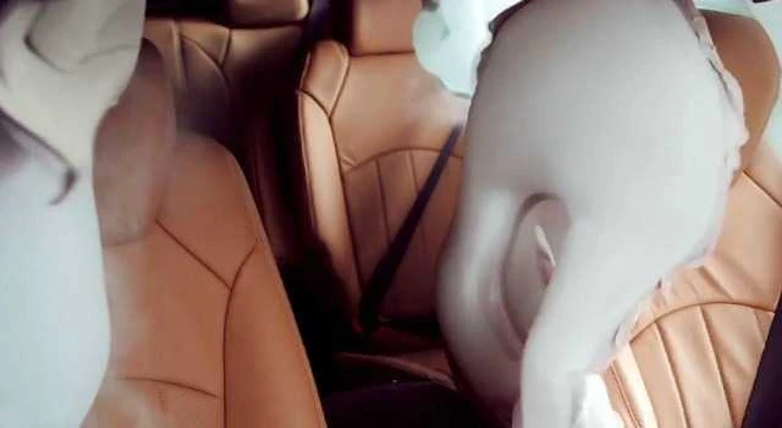 Chevrolt presenta l'airbag centrale per il guidatore