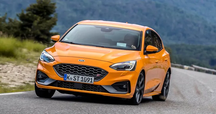 Nuova Ford Focus ST 2020: in strada e in pista con la sportiva da 280 CV
