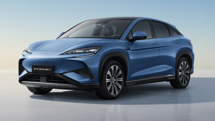 BYD Sealion 7: il nuovo SUV elettrico presentato al Salone di Parigi