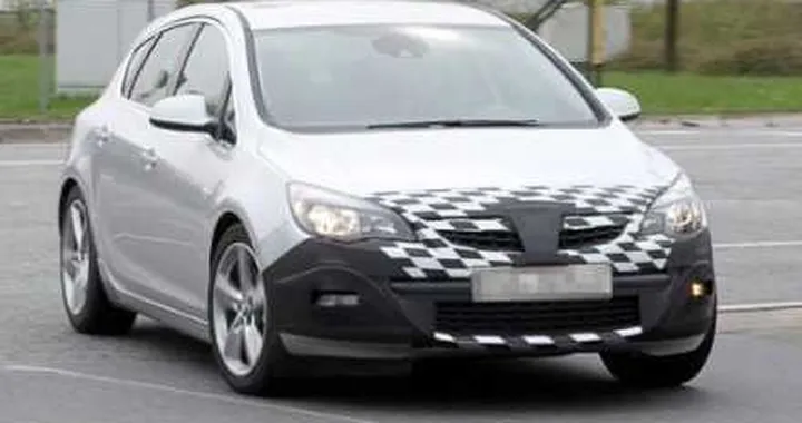 L'Opel Astra GSI è pronta a graffiare: ecco le nuove foto-spia