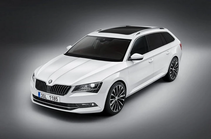 Nuova Skoda Superb Wagon 2015: prime immagini ufficiali