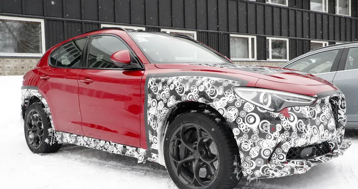 Alfa Romeo Stelvio: foto spia del restyling