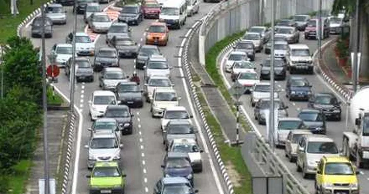 Esodo pasquale, Aci schiera 5.000 persone
