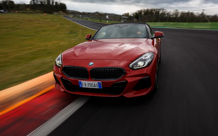 Bmw Z4, protagonista a Vallelunga: le foto ufficiali