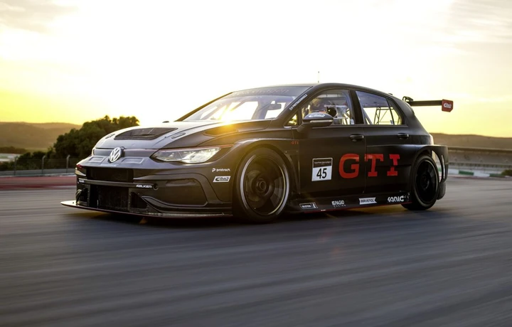 50 anni di leggenda: la nuova Golf GTI Anniversary debutta al Nürburgring