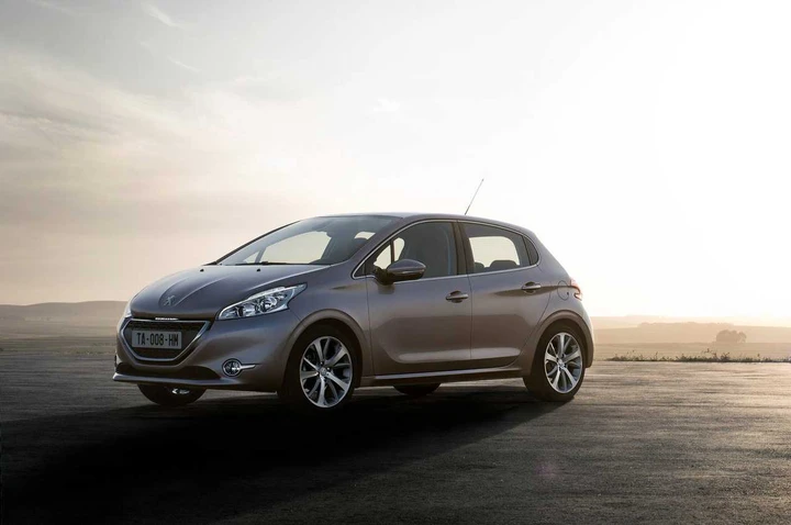 Peugeot 208: le immagini
