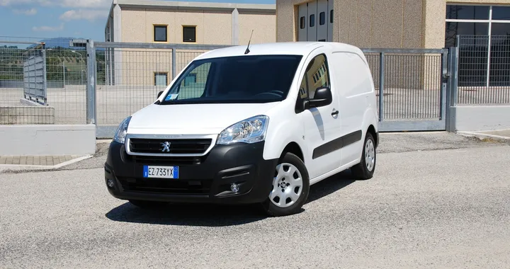 Partner L1 2015: il rinnovato commerciale di Peugeot