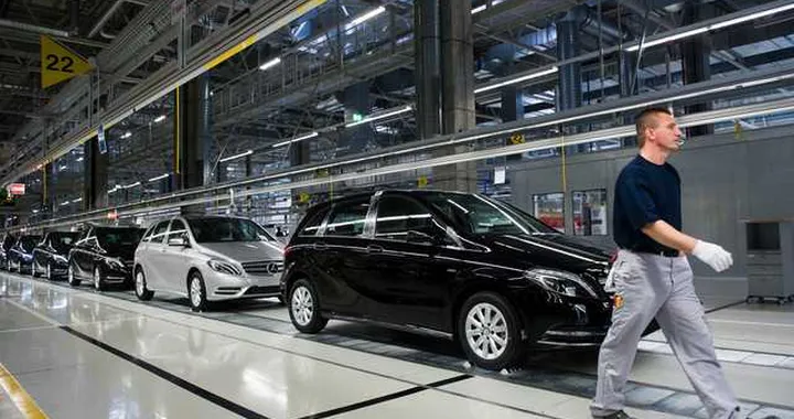 Mercedes dimezzerà le piattaforme entro il 2015