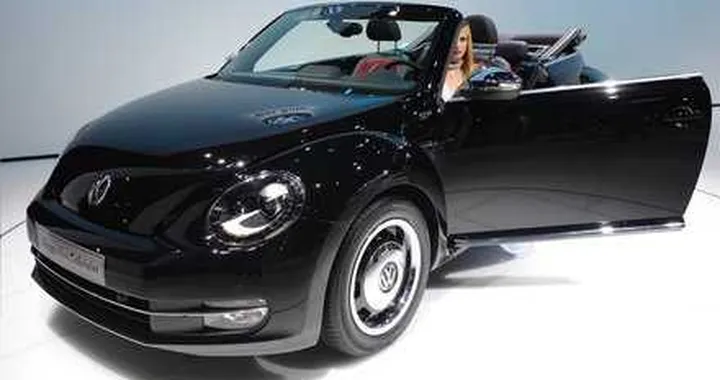 Volkswagen al Motor Show 2012 con Maggiolino Cabrio e Golf 7