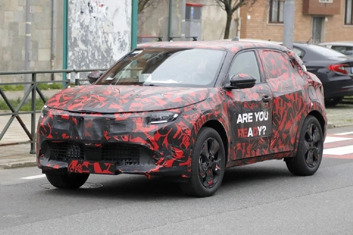 Alfa Romeo Milano: primo avvistamento in strada per il prototipo [FOTO SPIA]