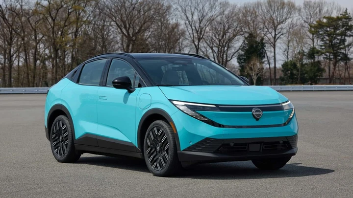 Nissan Leaf 2025: la compatta che diventa crossover e cambia tutto