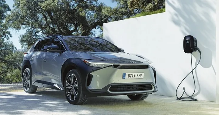 Toyota bZ4x: motori elettrici, tecnologia e debutto