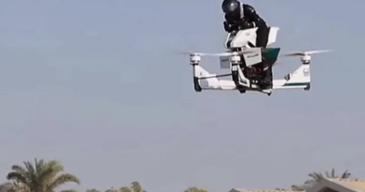 Una moto volante per la polizia di Dubai!