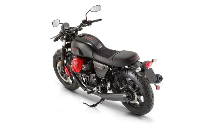 Moto Guzzi V7 III Carbon e Alcantara, insieme per esaltare il Made in Italy