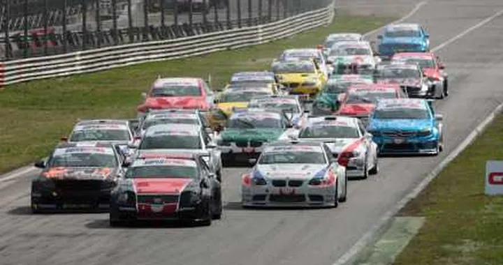 Superstars, Monza: doppietta di Ferrara