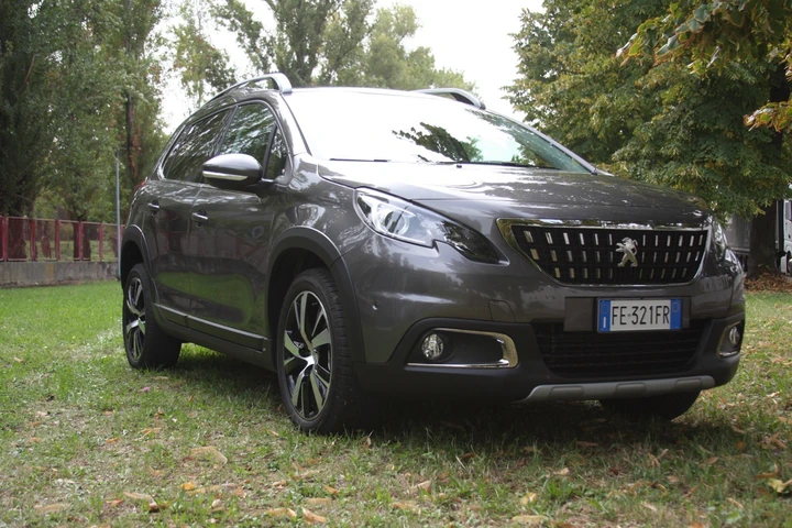 Peugeot 2008 1.2 EAT6, prova su strada