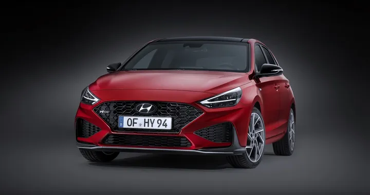 Nuova Hyundai i30 2020: il restyling porta l'ibrido leggero