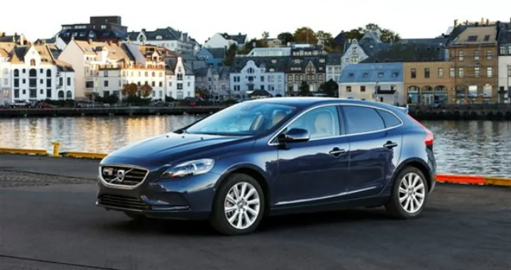 Volvo V40: nuovi motori benzina e diesel Drive-E