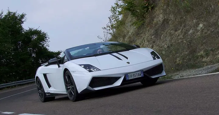 Lamborghini Gallardo Spyder Performante: prova su strada