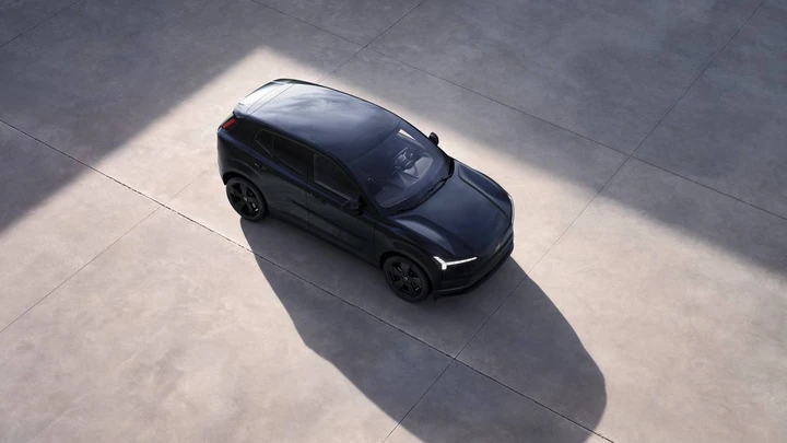 Arriva la Volvo EX30 Black Edition: eleganza nera, anima green