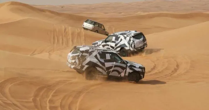 Range Rover Sport 2013: foto spia nel deserto