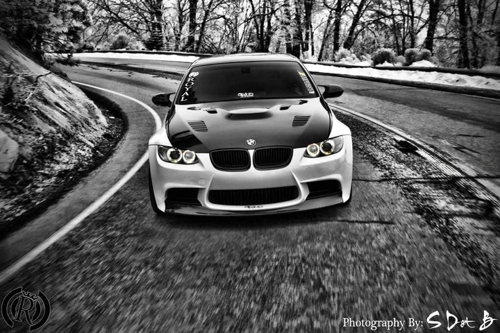 Bianco e nero per la BMW M3 di Royal Muffler
