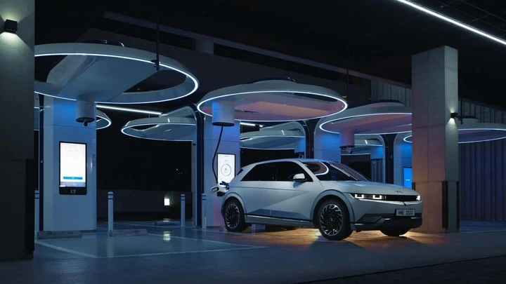 Hyundai punta a ricarica in 3 minuti: sfida tecnica e di rete