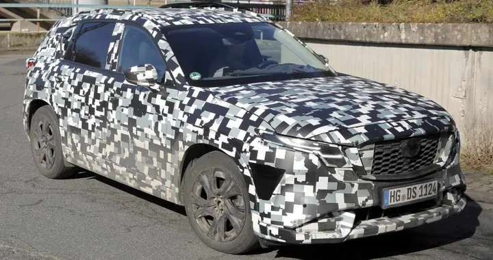 Immagini spia svelano la nuova Mazda CX-5: sarà il SUV dell’anno?