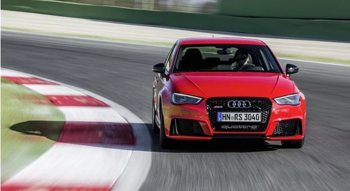 Nuova Audi RS 3 Sportback: prezzo da 49.900 euro