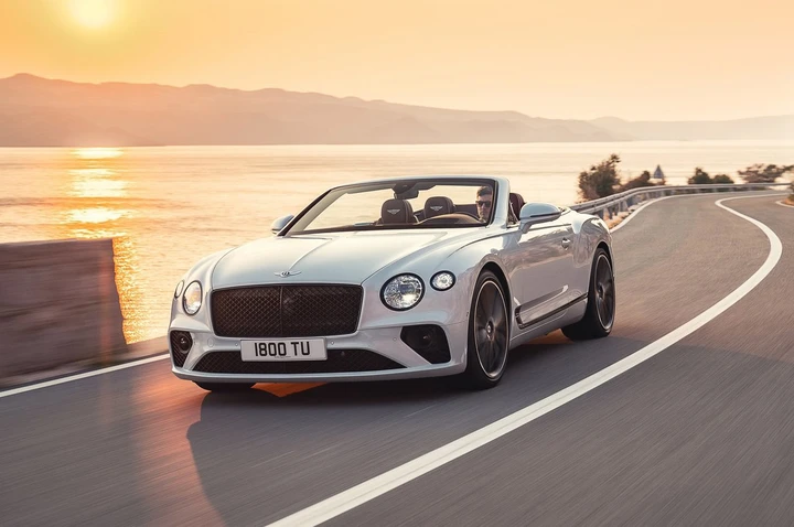 Bentley Continental GTC 2019: immagini ufficiali