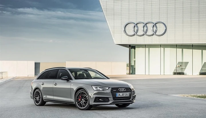 Audi A4: i nuovi pacchetti S Line Black exterior e interior