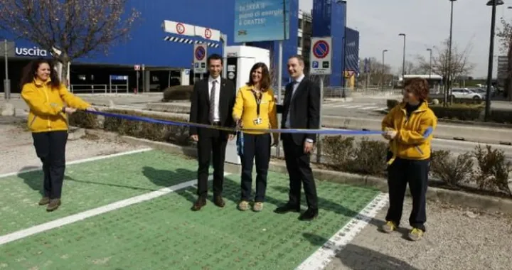 Nissan: la ricarica rapida arriva anche all'Ikea