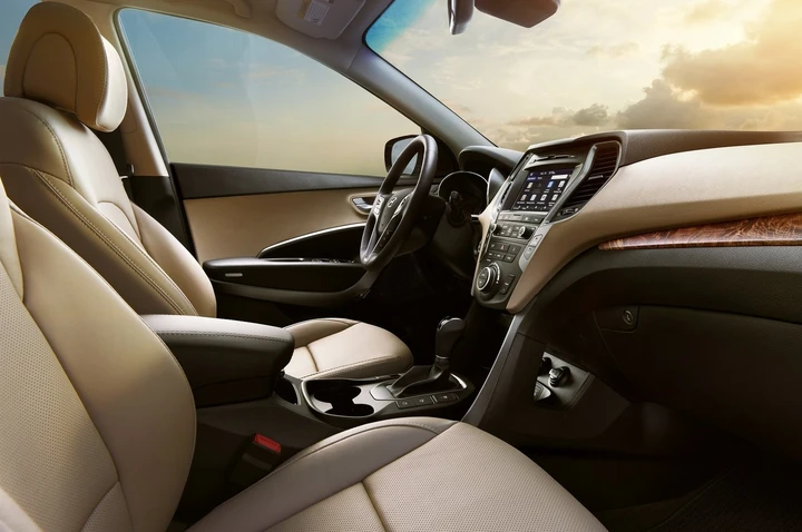 Hyundai Santa Fe 2016: le immagini ufficiali