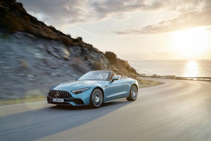 Mercedes-AMG SL 43, la roadster monta il quattro cilindri 2.0 da 381 CV