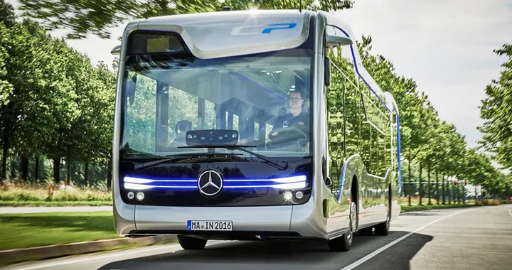 Mercedes Future Bus: il trasporto pubblico abbraccia la guida autonoma