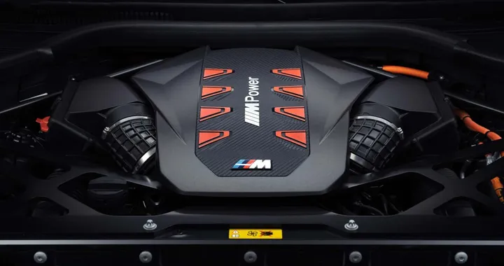 BMW non abbandona i motori a combustione e guarda al futuro