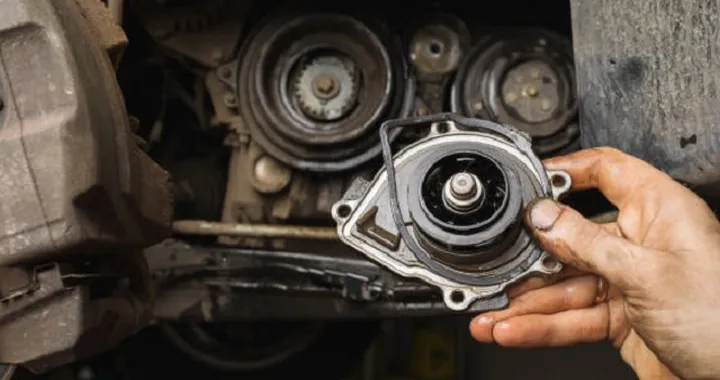 Pompa dell’acqua auto rotta: quanto costa cambiarla