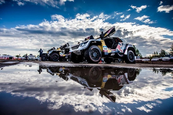 Peugeot: Loeb vince la terza tappa del Silk Way Rally